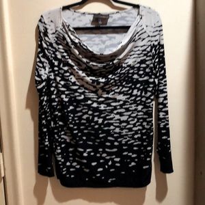 Dana Buchman black and cream top